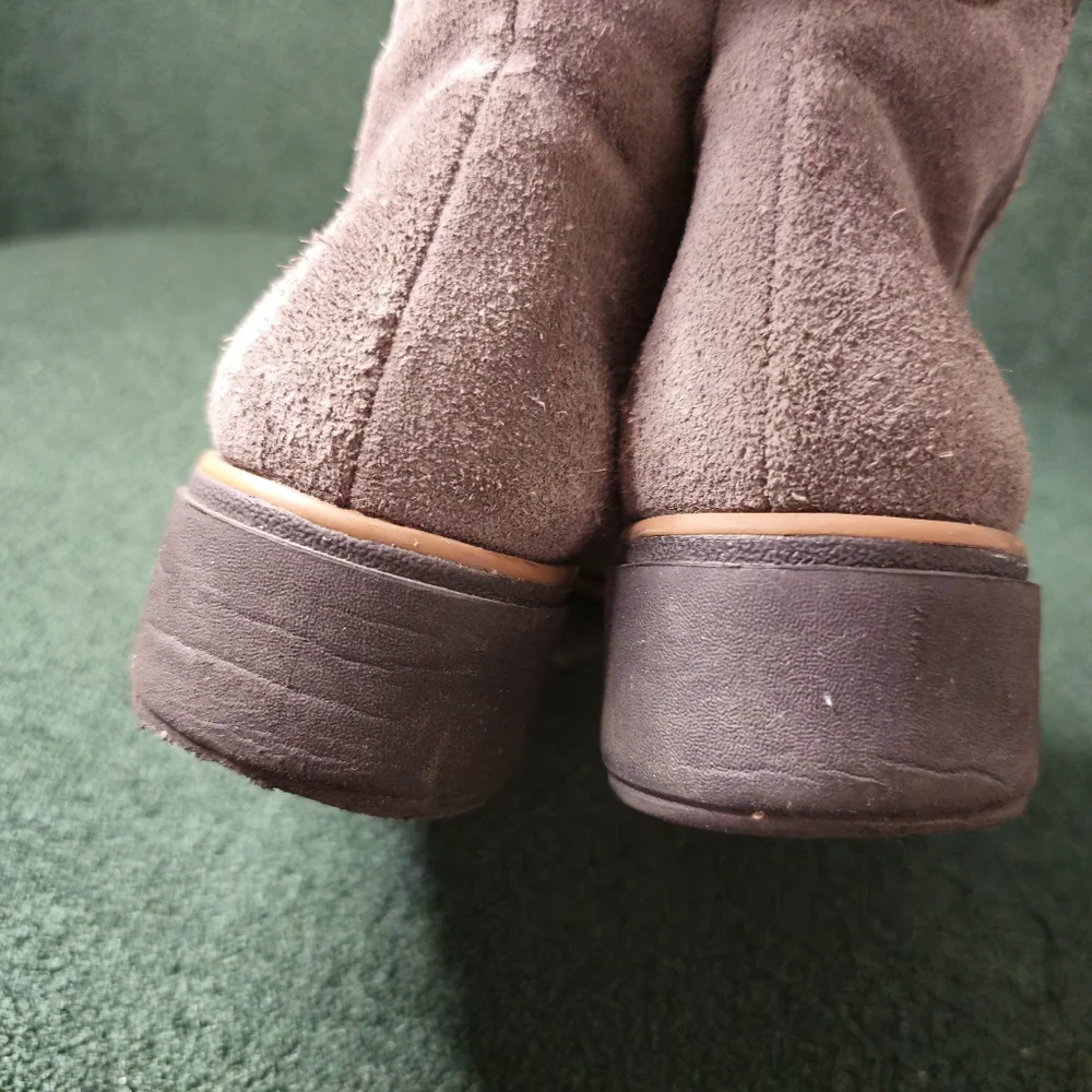 Clarks Gray/tan Suede Ankle Booties‎ 7.5